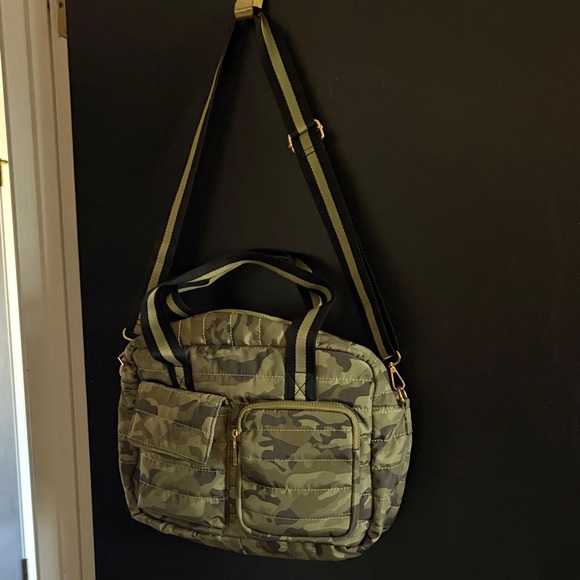 Urban Expressions Camouflage Bag with gold hardware - Picture 9 of 9